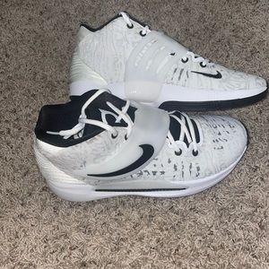 Nike KD 14 - (Run slightly small like most Nikes)